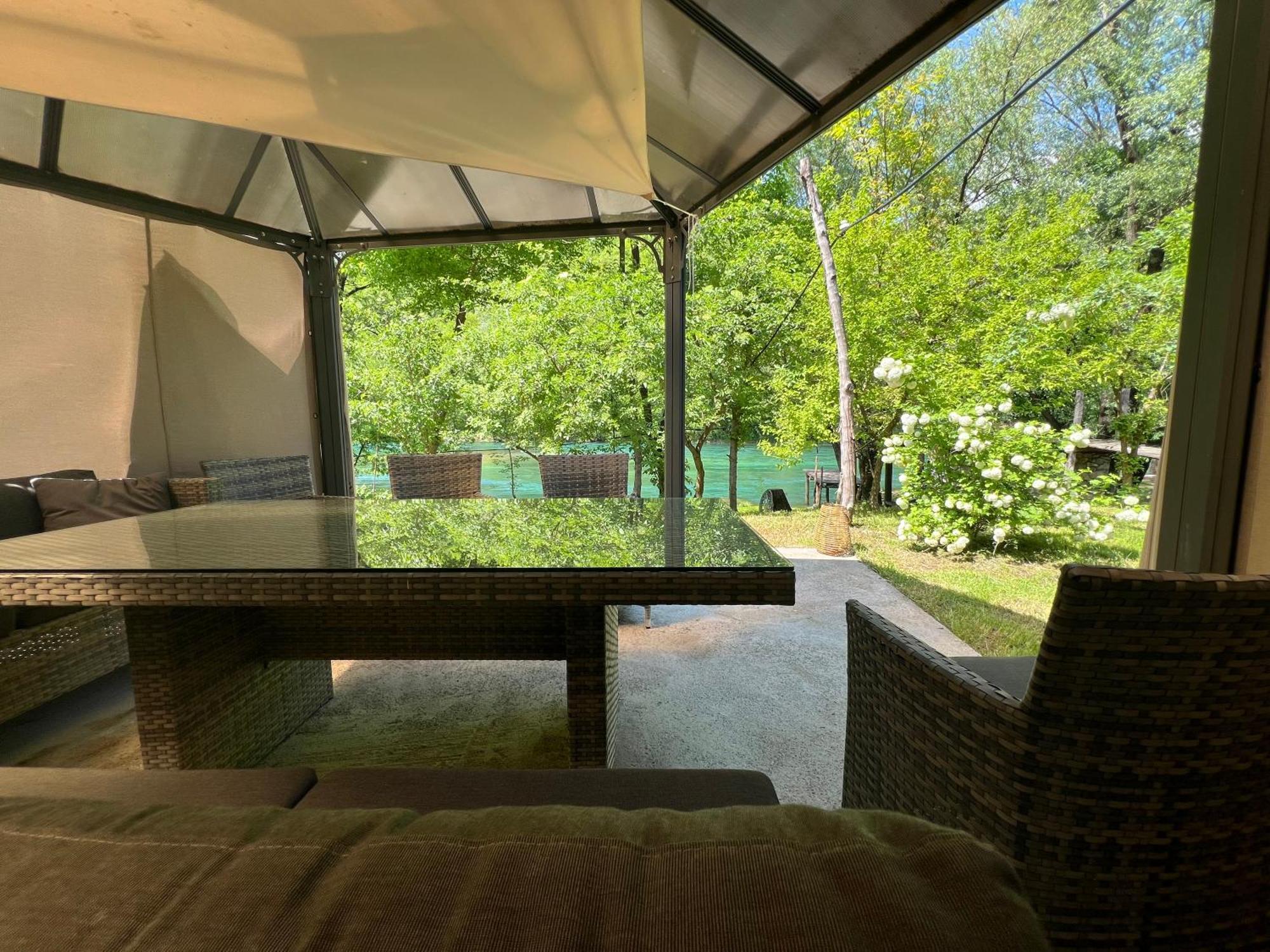 Anur Apartment Bihać エクステリア 写真